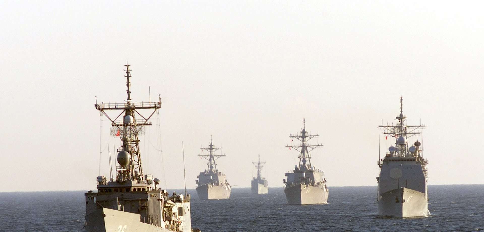 Navios militares